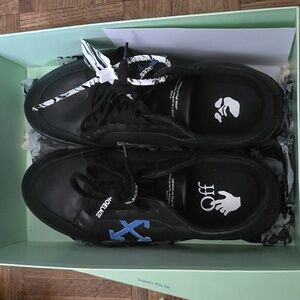 Off-White low vulcanized nappa black leather sneakers--size 43